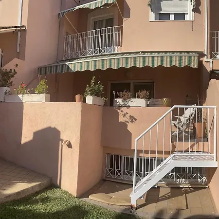 Holiday home Con Piscina A 5 Minutos De La Playa . *